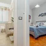 Σπίτι διακοπών House With Private Garden Near Centre And *