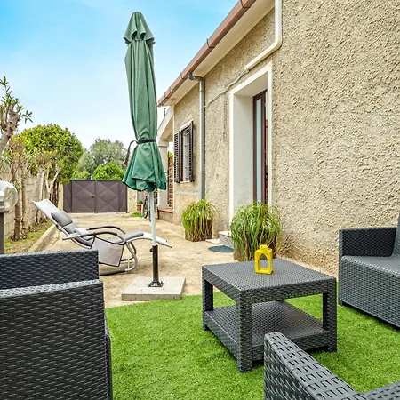 House With Private Garden Near Centre And Holiday home Olbia