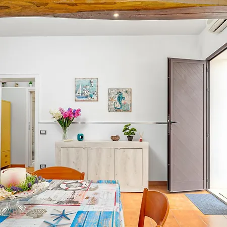 Hébergement de vacances Spacious Family House With Private Garden, Near Beach & City Centre Olbia