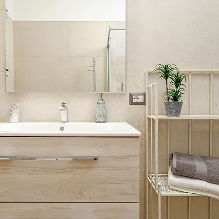 Сasa de vacaciones House With Private Garden Near Centre And