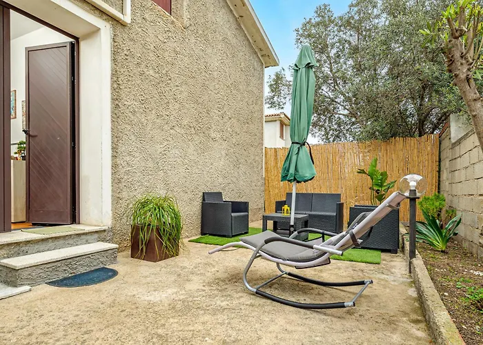 House With Private Garden Near Centre And *