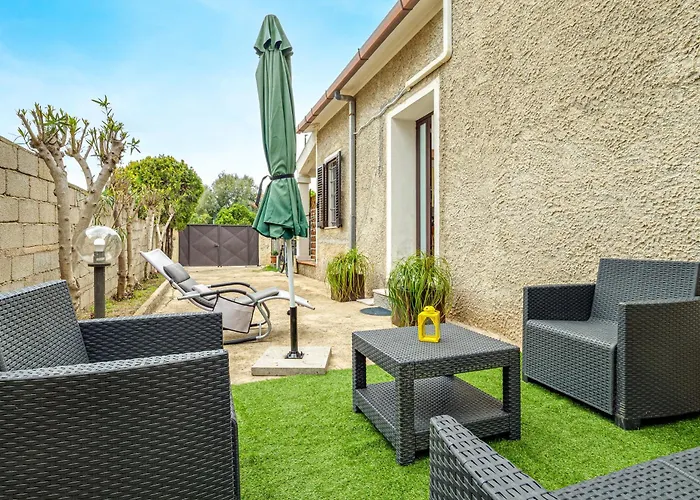 House With Private Garden Near Centre And Nyaraló Olbia