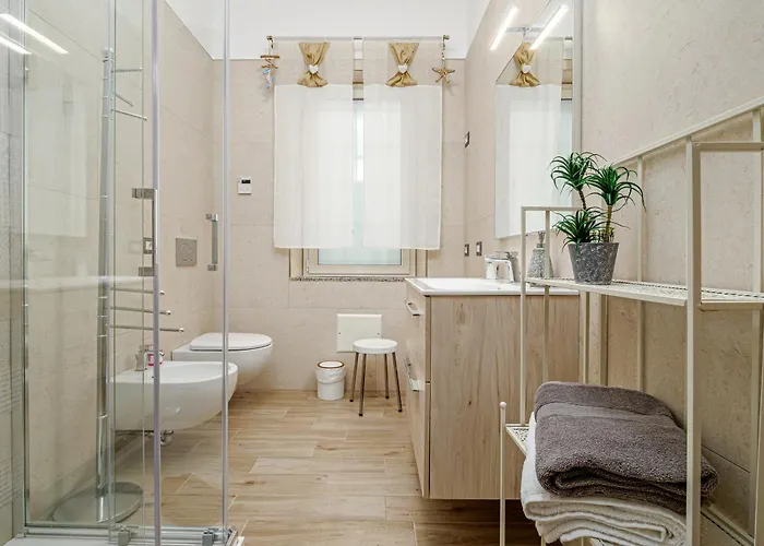 House With Private Garden Near Centre And Nyaraló *