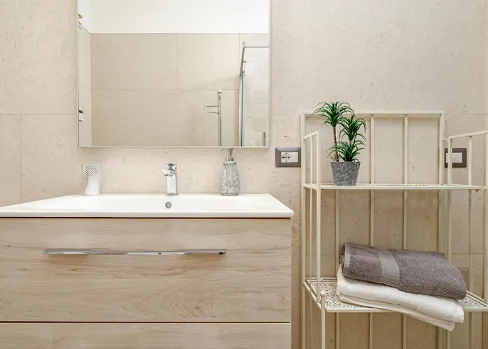 Дом отдыха House With Private Garden Near Centre And