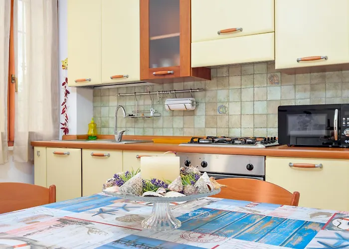 House With Private Garden Near Centre And Дом отдыха