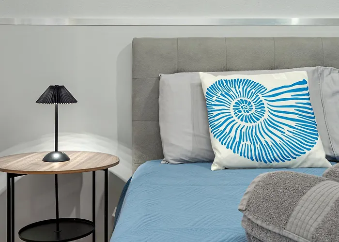 Дом отдыха House With Private Garden Near Centre And *