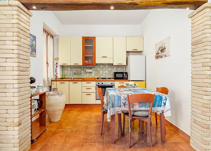 House With Private Garden Near Centre And Дом отдыха *